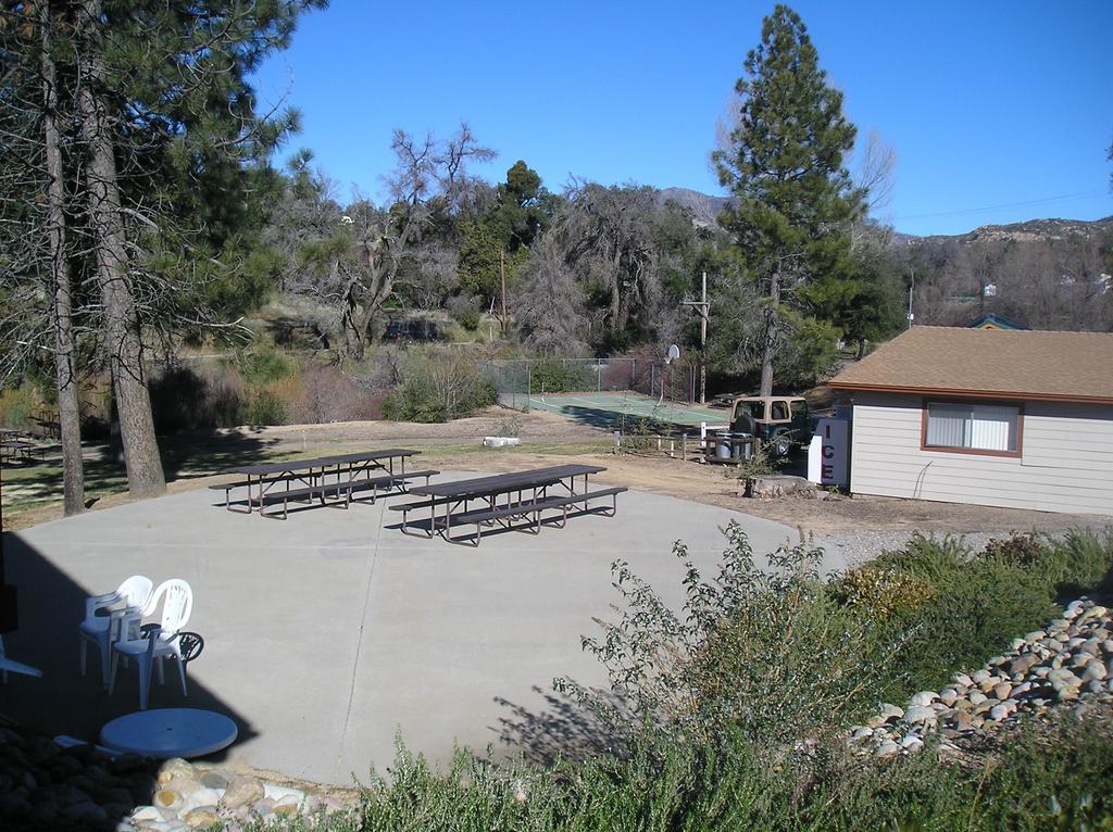 Oakzanita Springs Camping Resort Cottage 3 Descanso Exterior photo